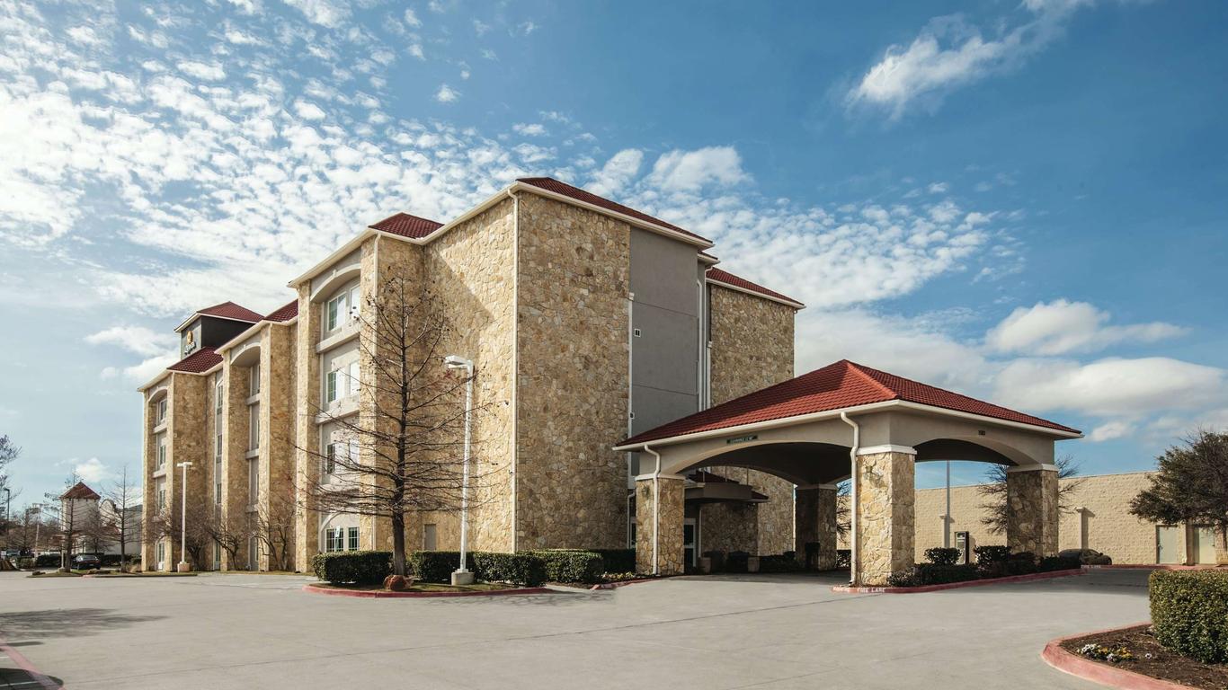 La Quinta Inn & Suites by Wyndham Mansfield TX