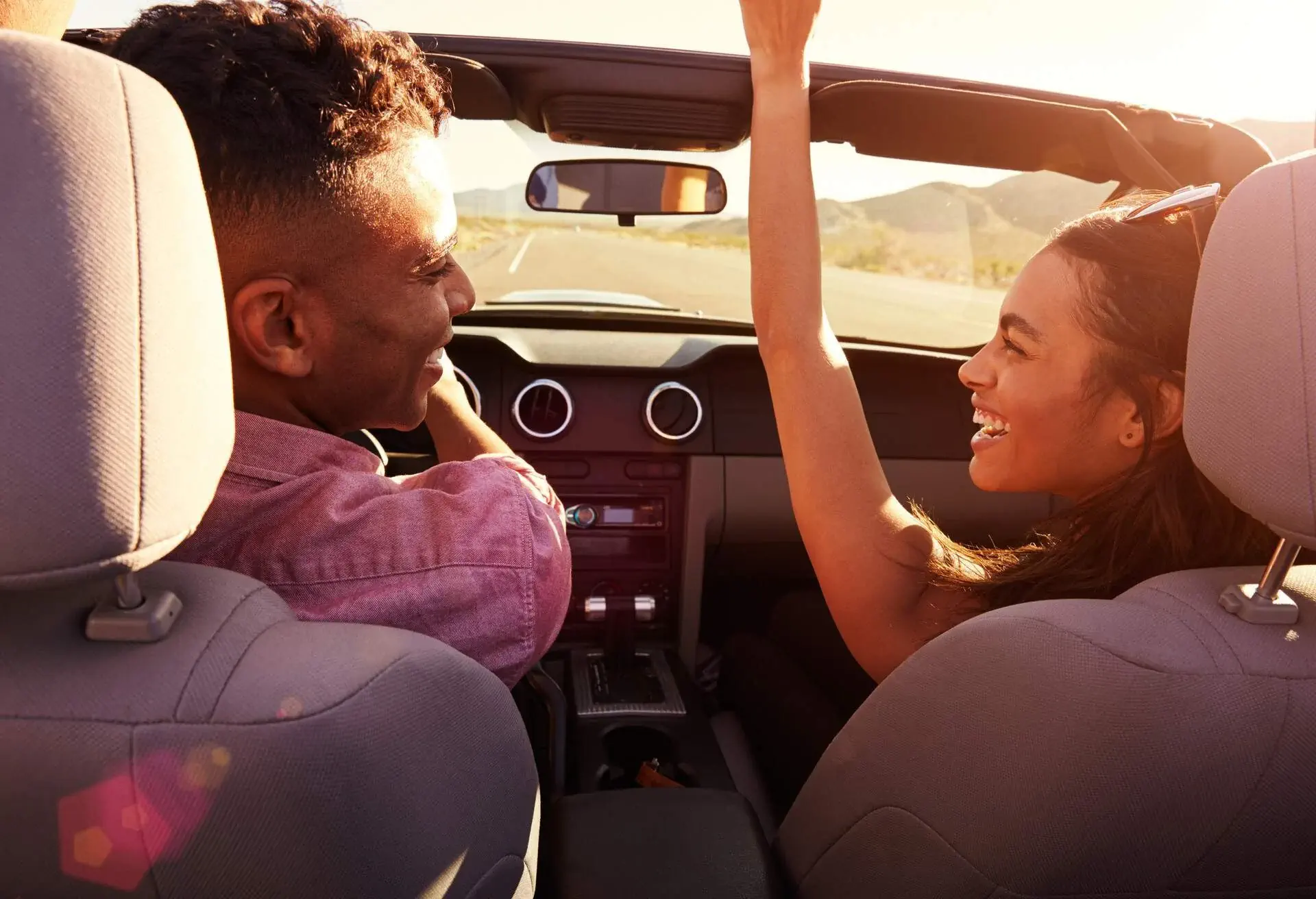 theme_car_driving_people_couple_friends_travel_road-trip-shutterstock-portfolio_358230053_universal_within-usage-period_80749