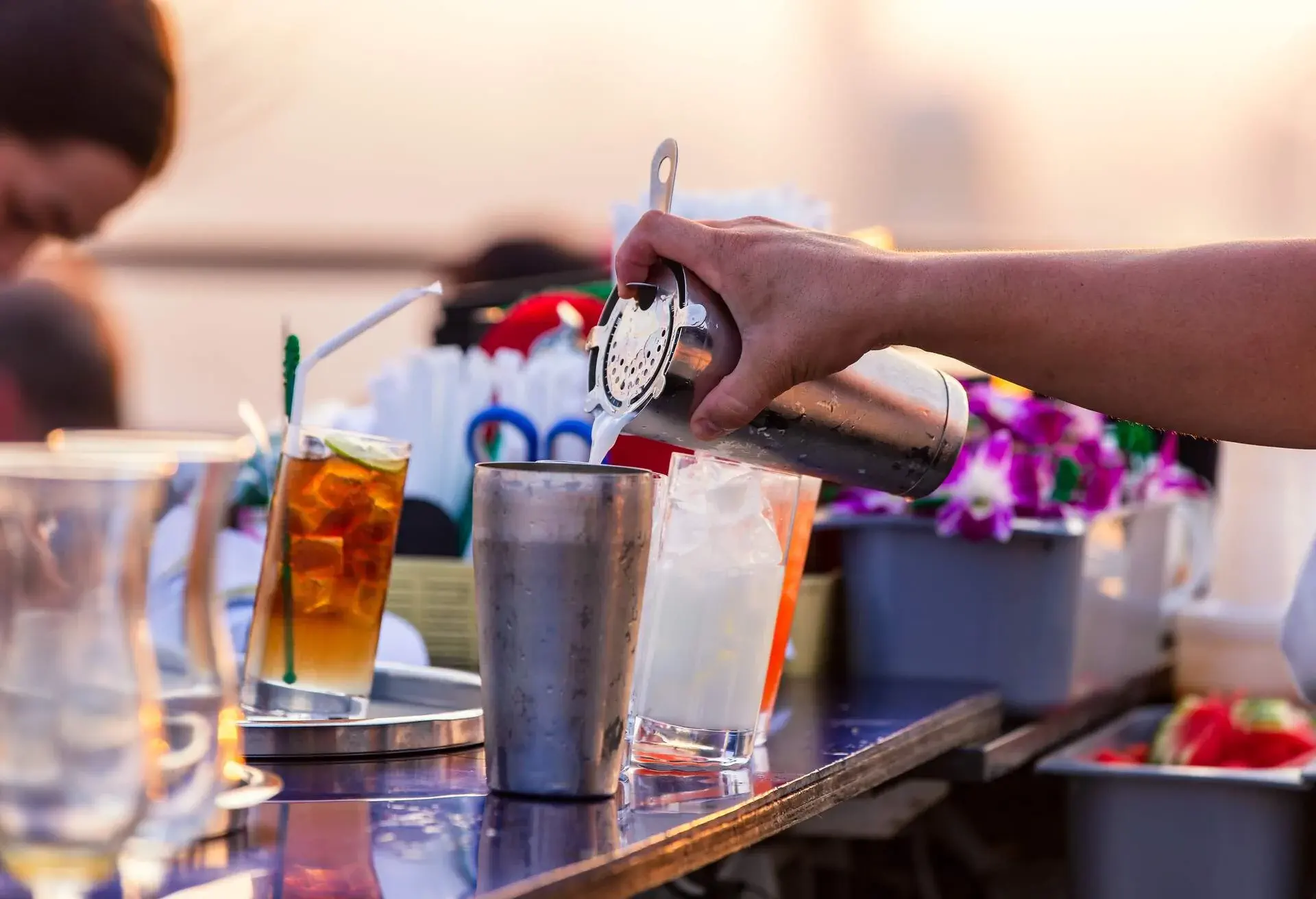 THEME_FOOD_COCKTAIL_DRINK_BARTENDER_ROOFTOP_BAR_GettyImages-1160310399.jpg