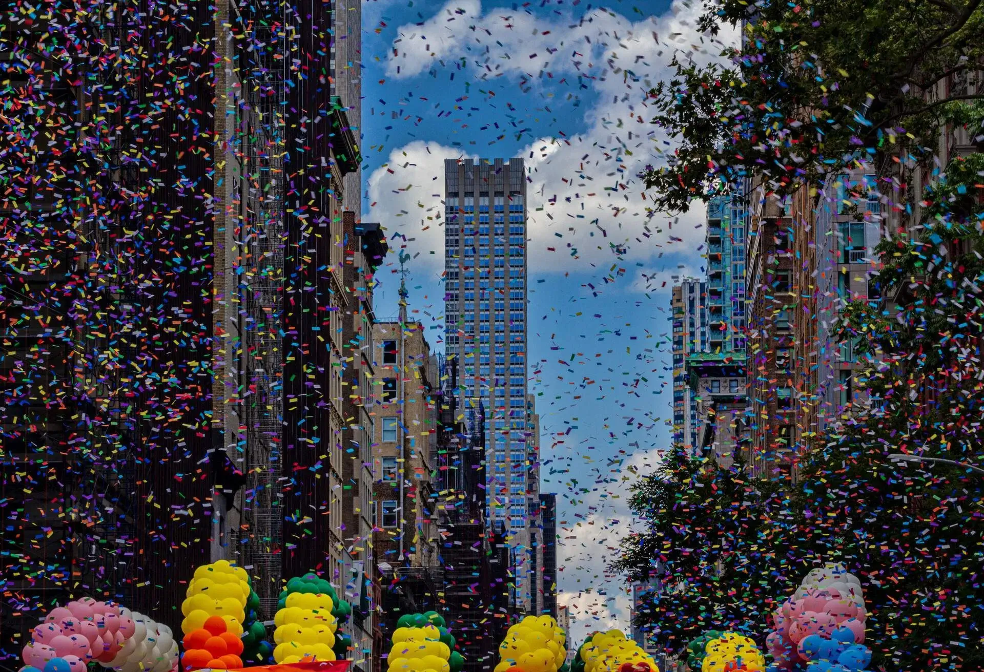 NEW_YORK_GAY_PRIDE_PARADE_STONEWALL_RIOTS_CONFETTI