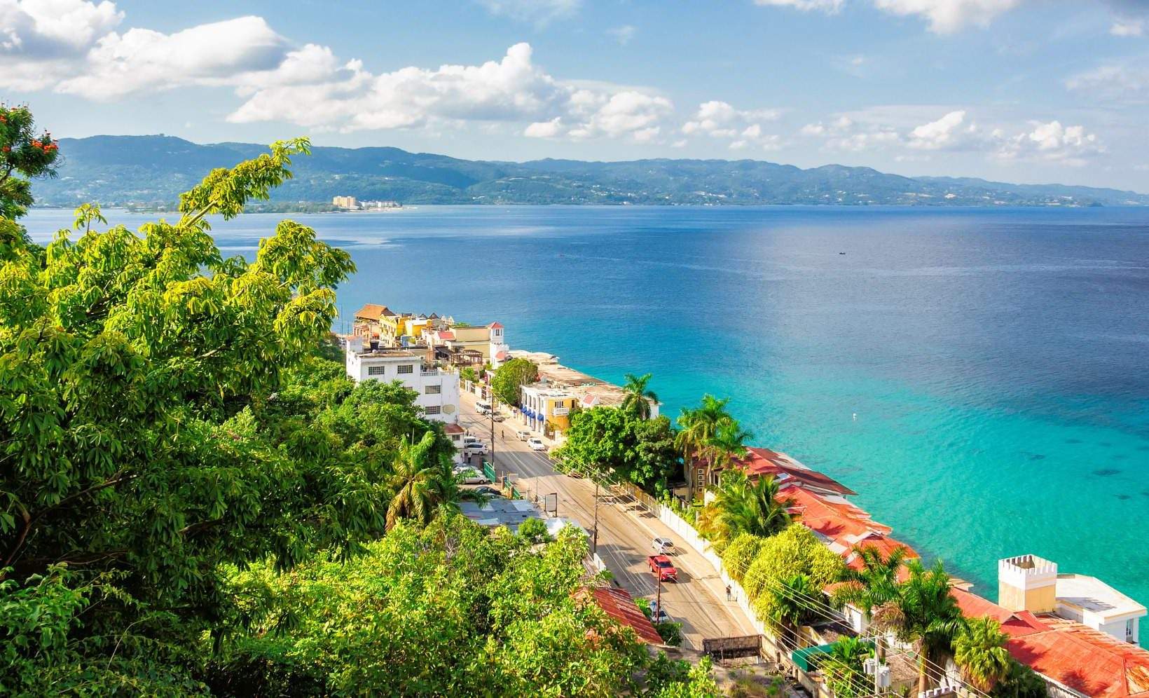 Roam for the holidays: 2022 travel hacker guide