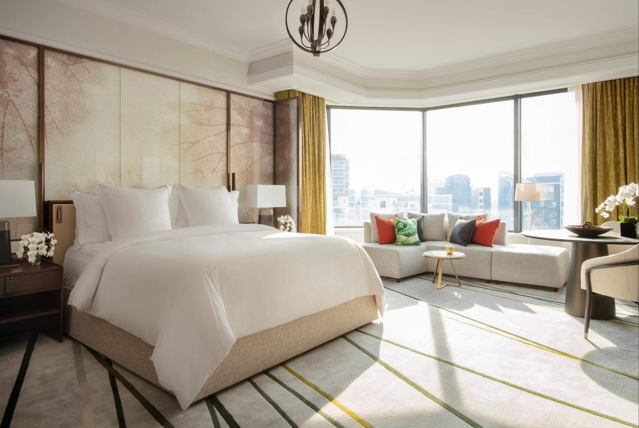 four-seasons-hotel-singapore-leonardo-4990780-royal_suite_bedroom_o-411641
