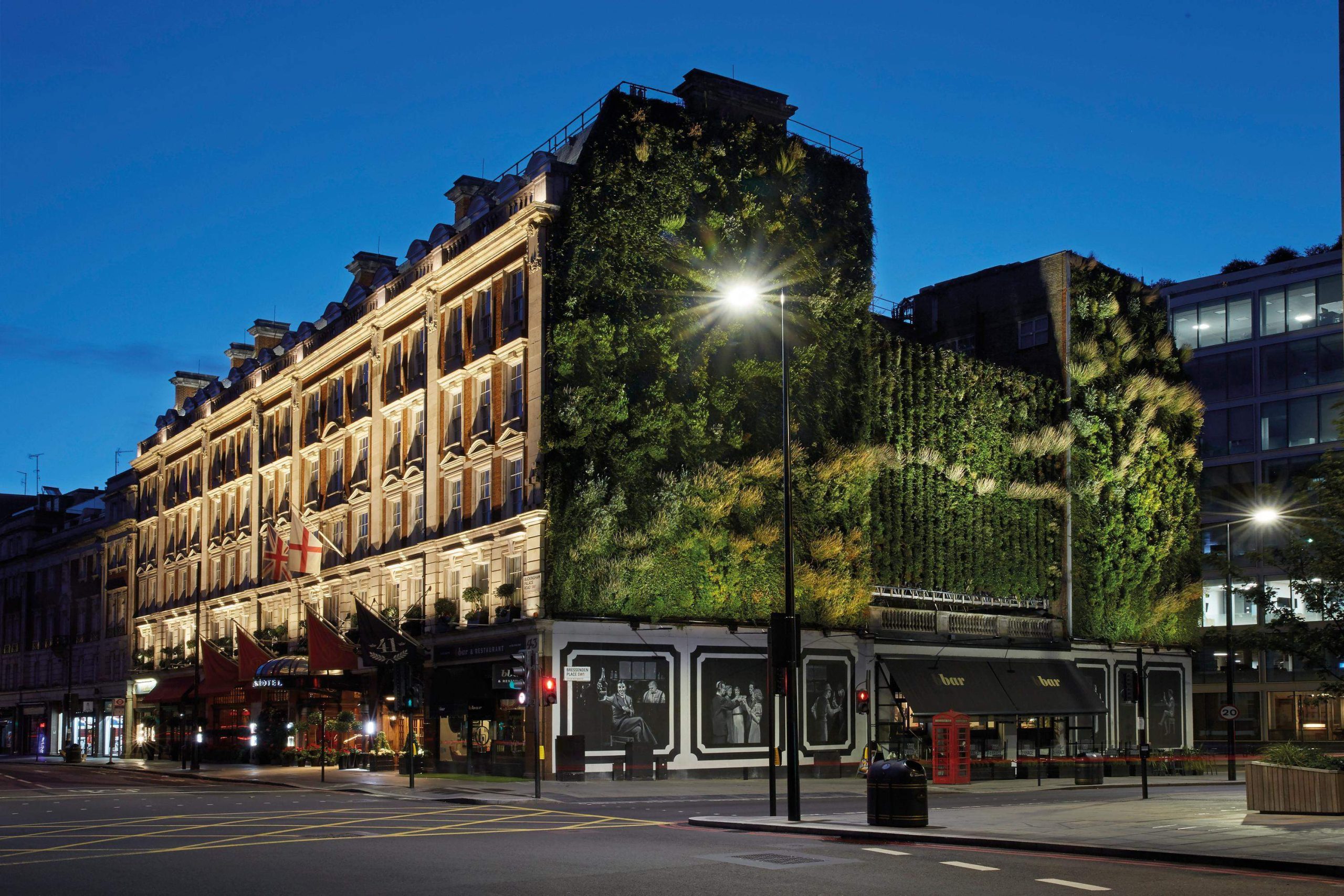 the-rubens-at-the-palace-leonardo-2146626-the_living_wall_at_the_rubens_o-084287