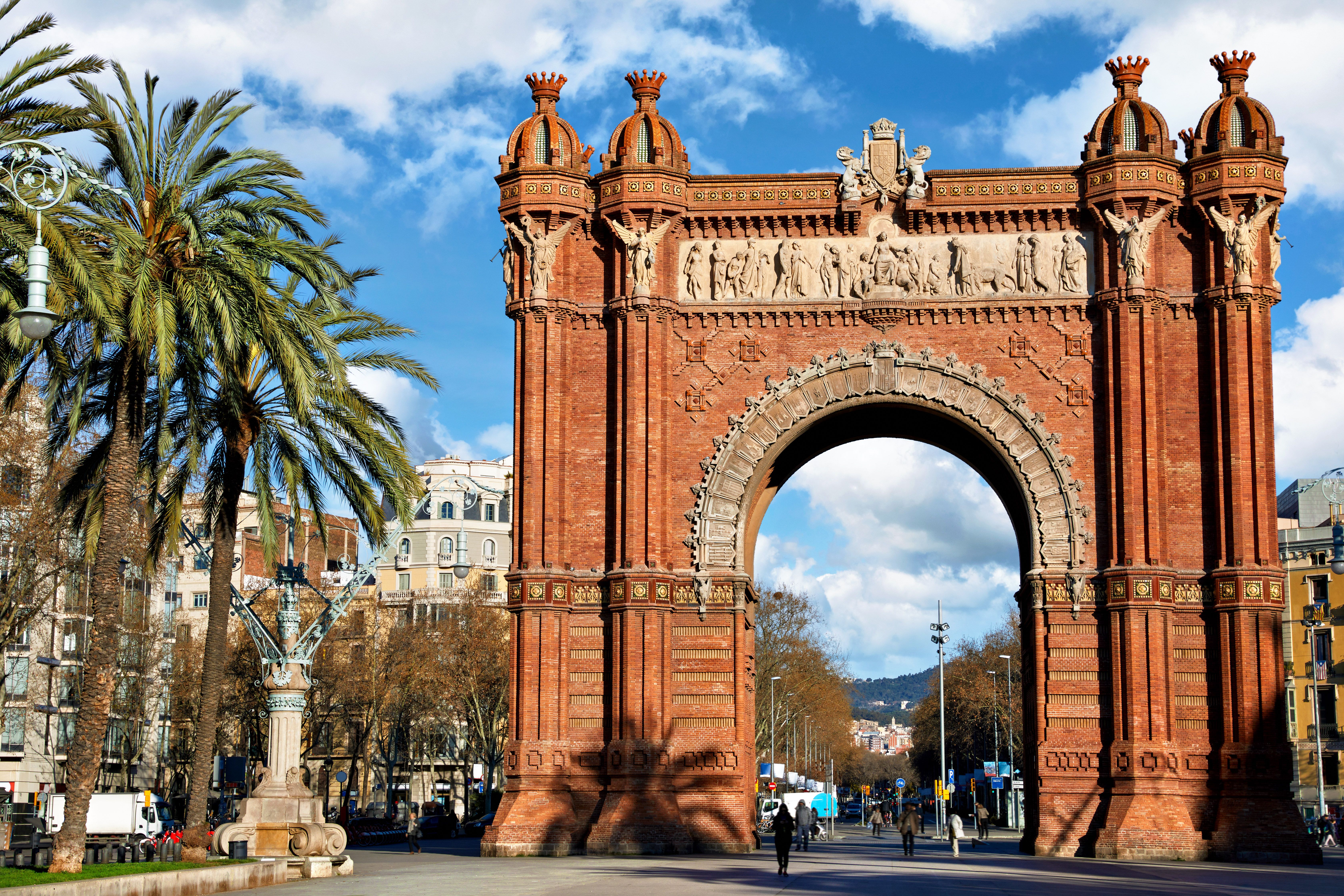 Find cheap flights from Montreal to Barcelona