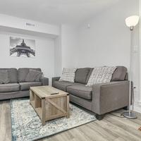 Stylish 3 bed 2 bath Brand New suite.
