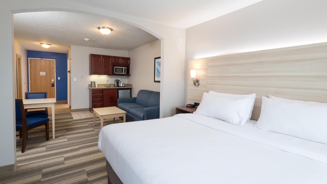 Holiday Inn Express Hotel & Suites Detroit - Utica, An IHG Hotel