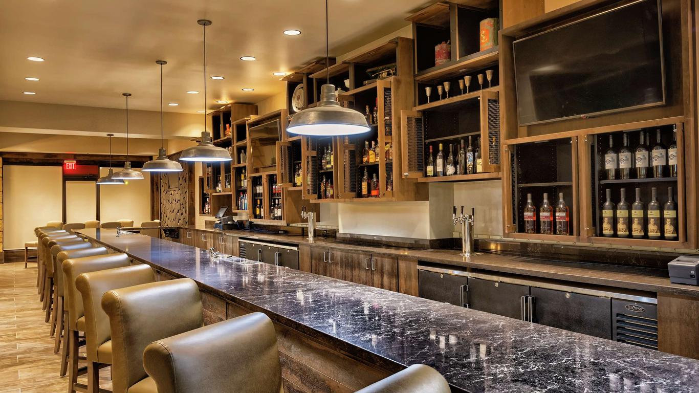 Embassy Suites by Hilton Tulsa I-44