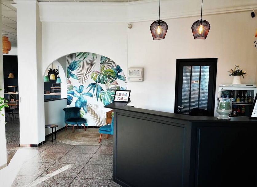 Front desk Photo