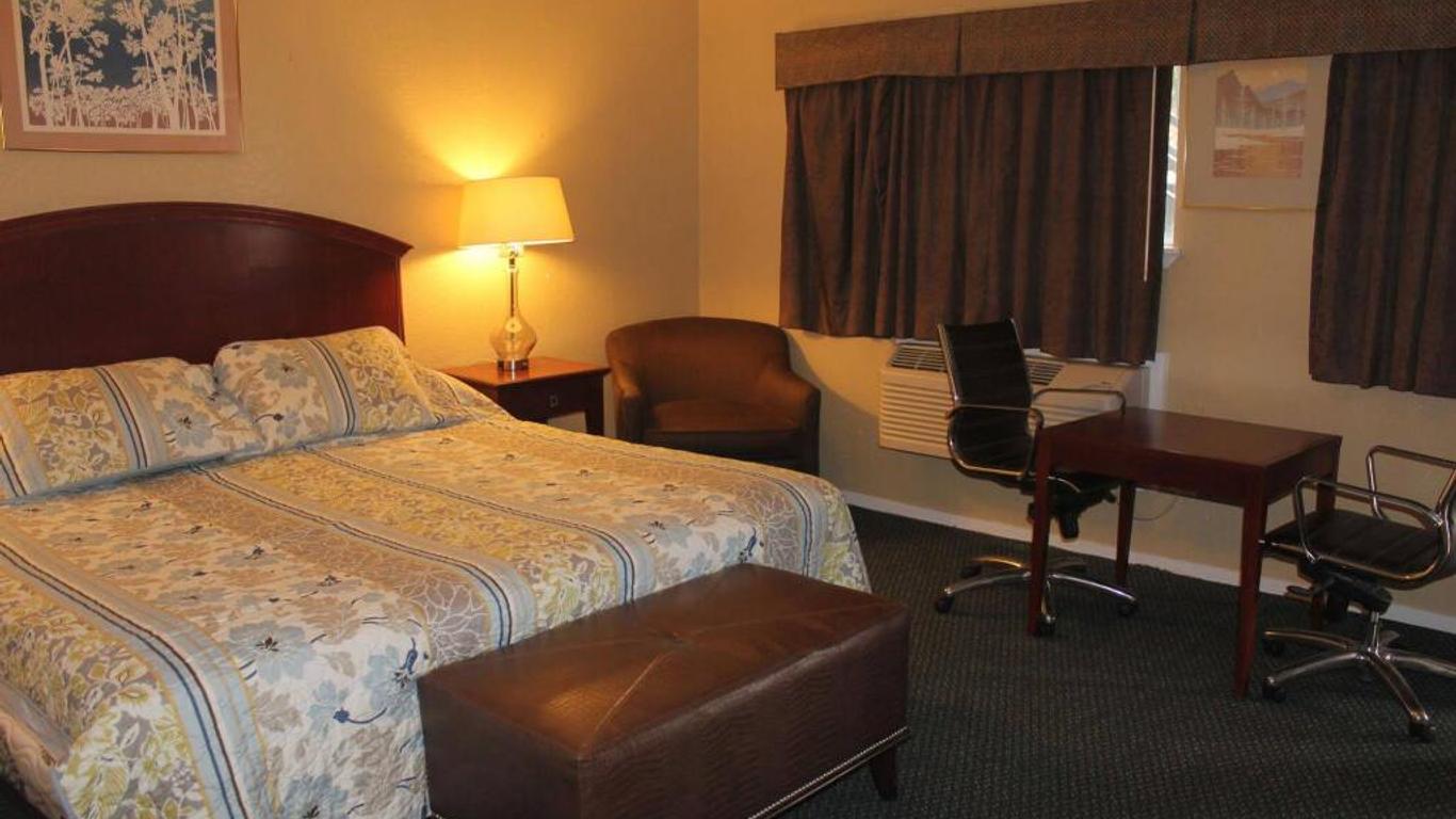 Ranch House Inn & Suites