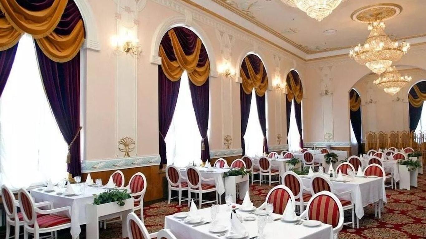 Hotel Versailles
