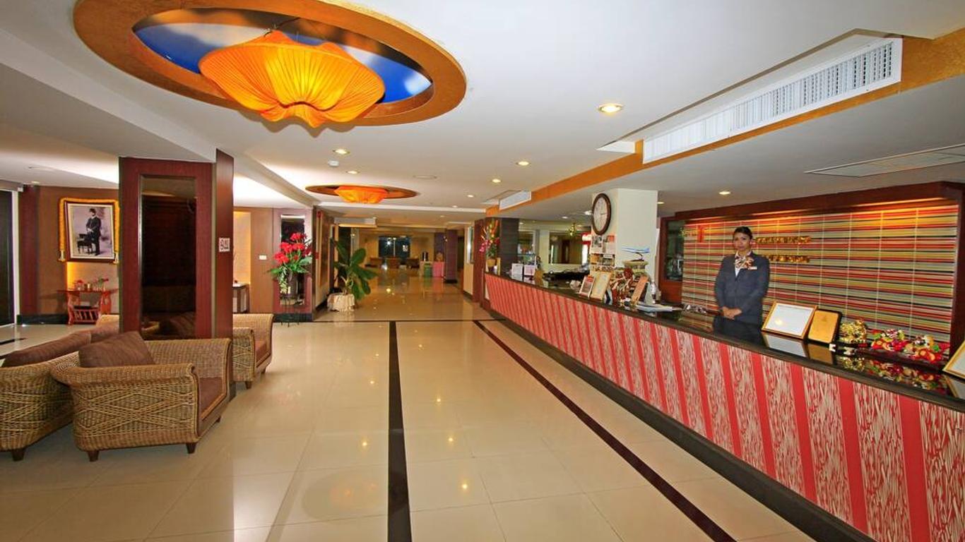 Convenient Grand Plus Hotel Suvarnabhumi