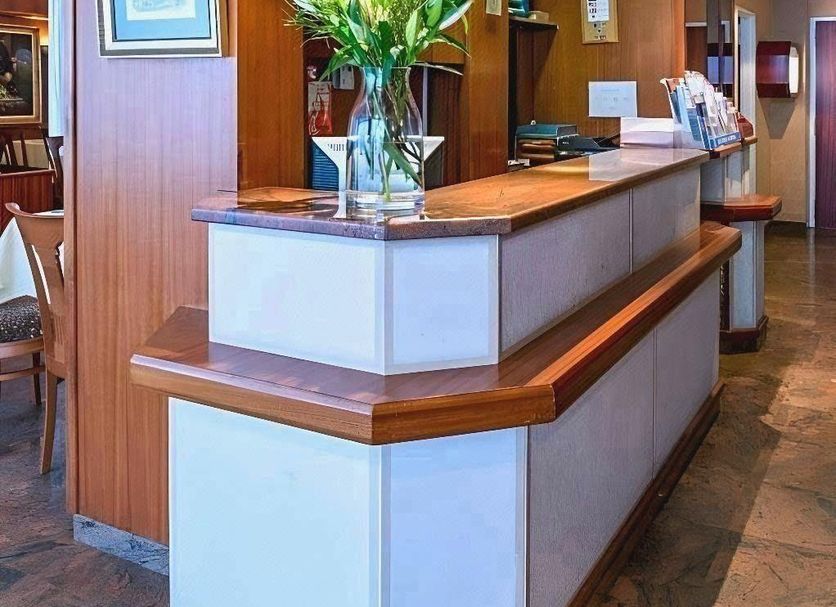 Front desk Photo