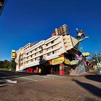 Travelodge by Wyndham Niagara Falls At the Falls