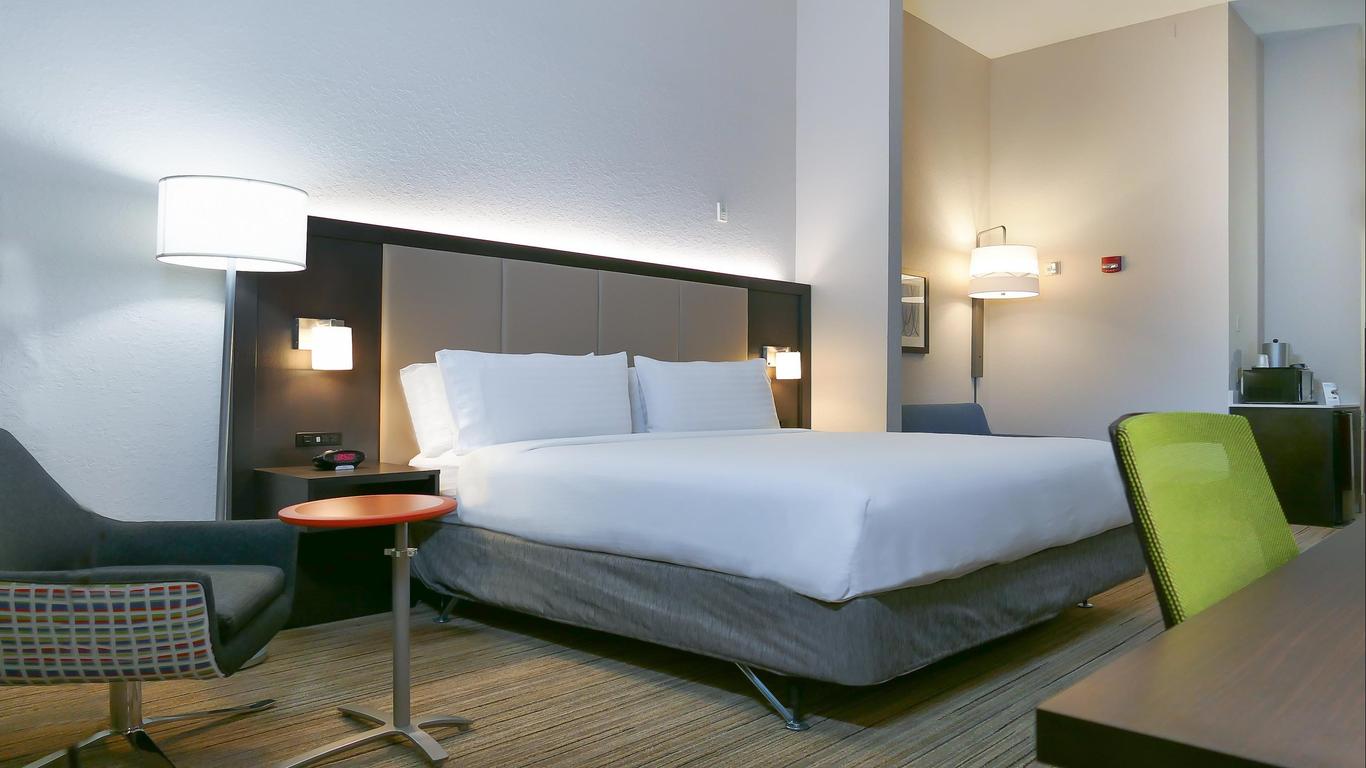 Holiday Inn Express St. Petersburg North / I-275, An IHG Hotel