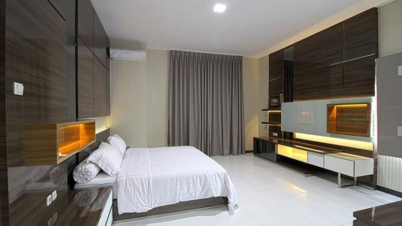 Twin Star Hotel