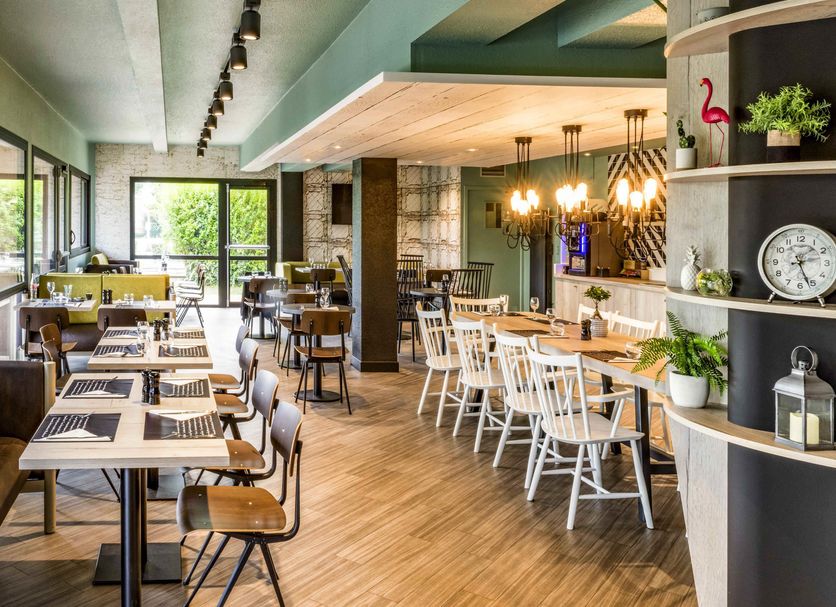 Restaurant Photo