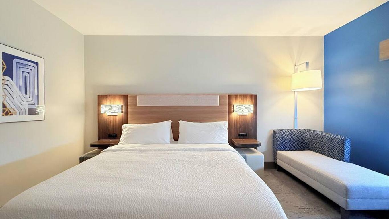 Holiday Inn Express Kenedy By IHG