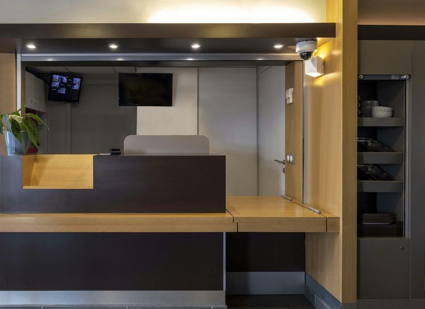 Front desk Photo