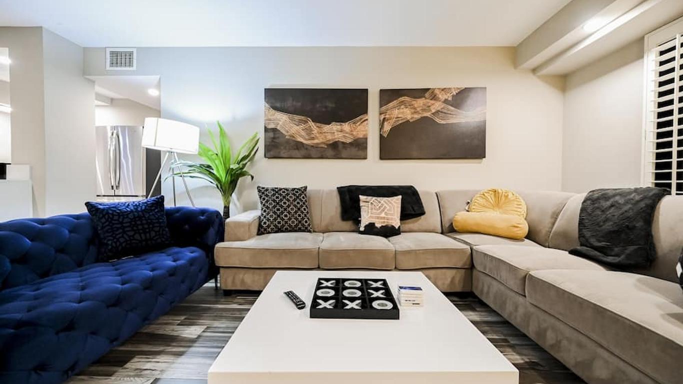 Stripviewsuites At Jockey Club
