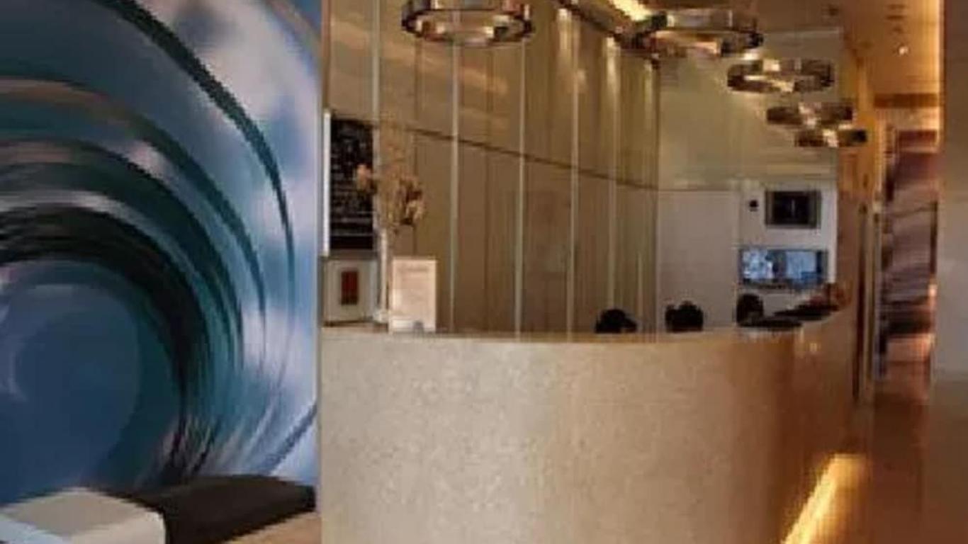 Hotel 81 Elegance