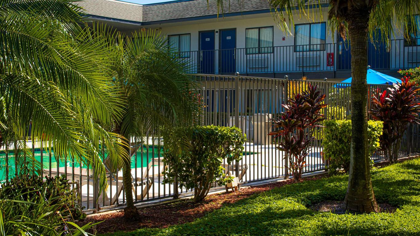 Motel 6 Lantana. Fl