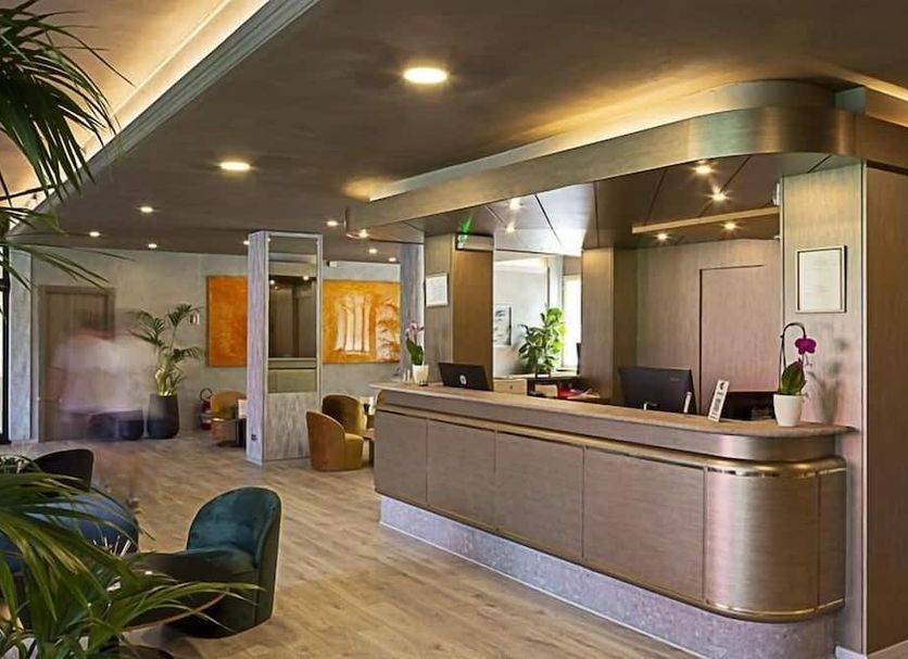 Front desk Photo