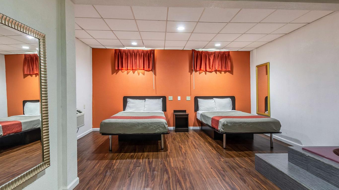 Motel 6 Elizabeth - Newark Liberty Intl Airport