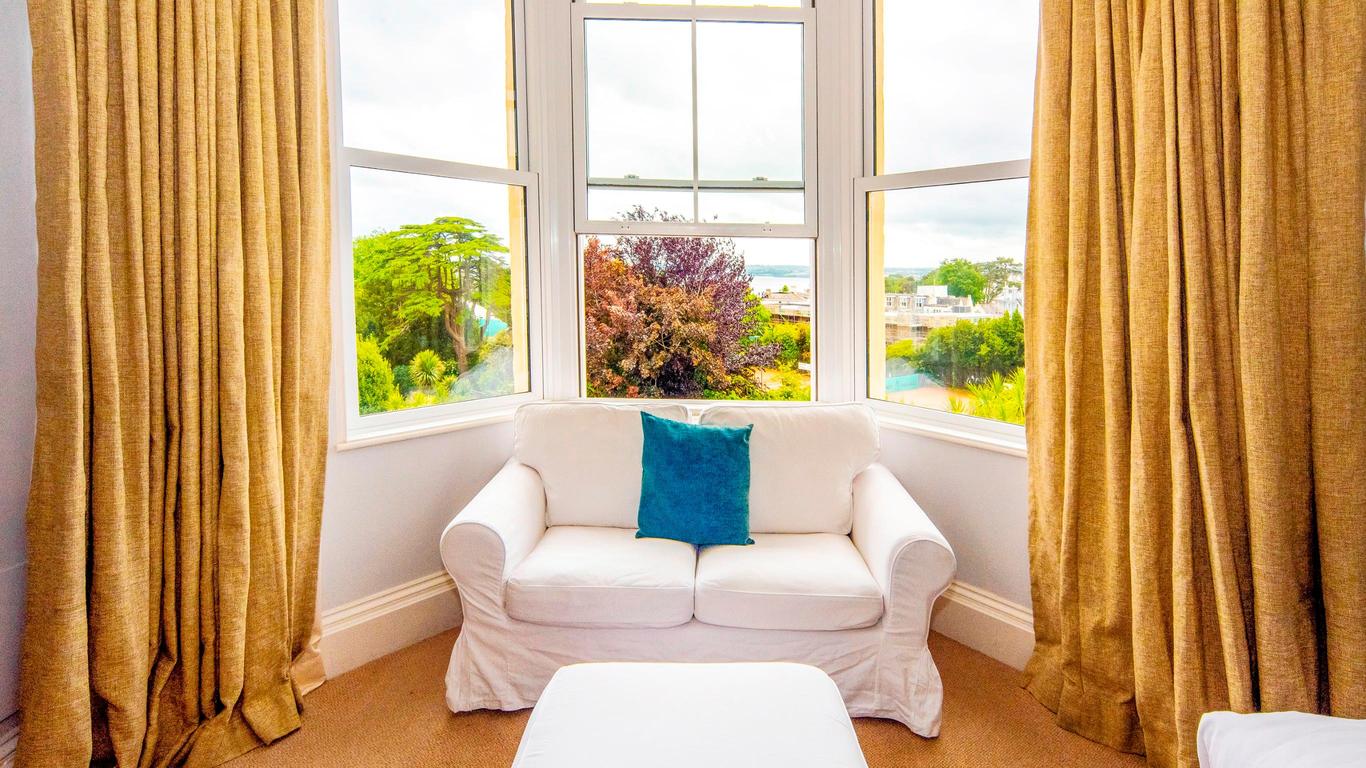 OYO Crofton House Hotel