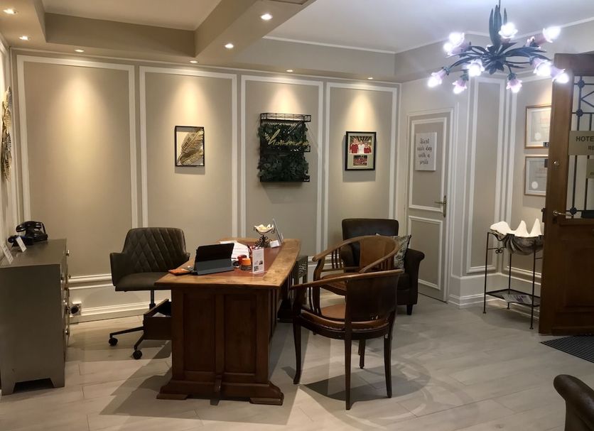 Front desk Photo