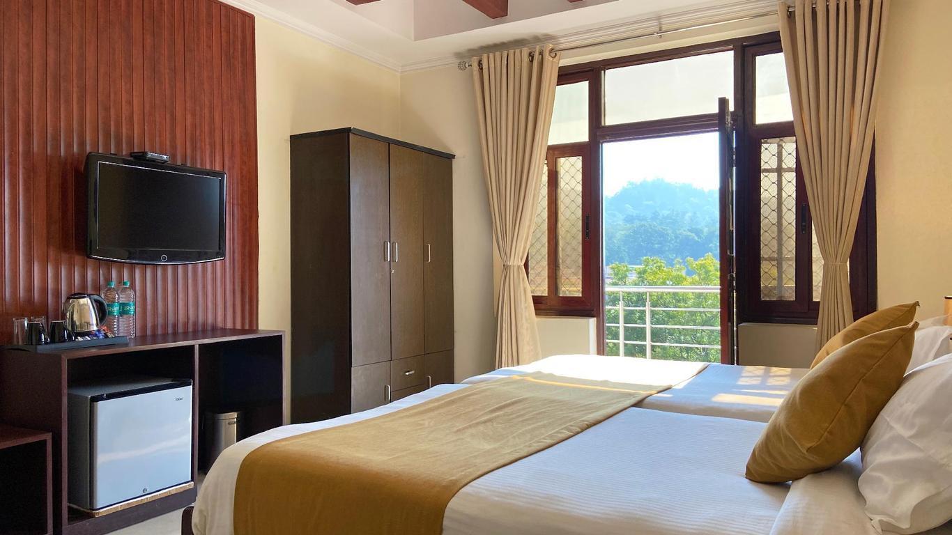 Hotel Nirvana Palace