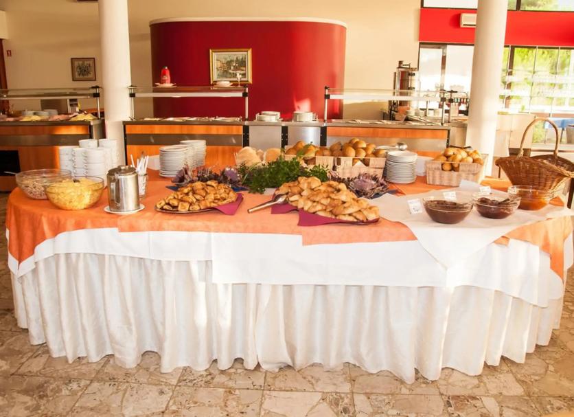Buffet Photo