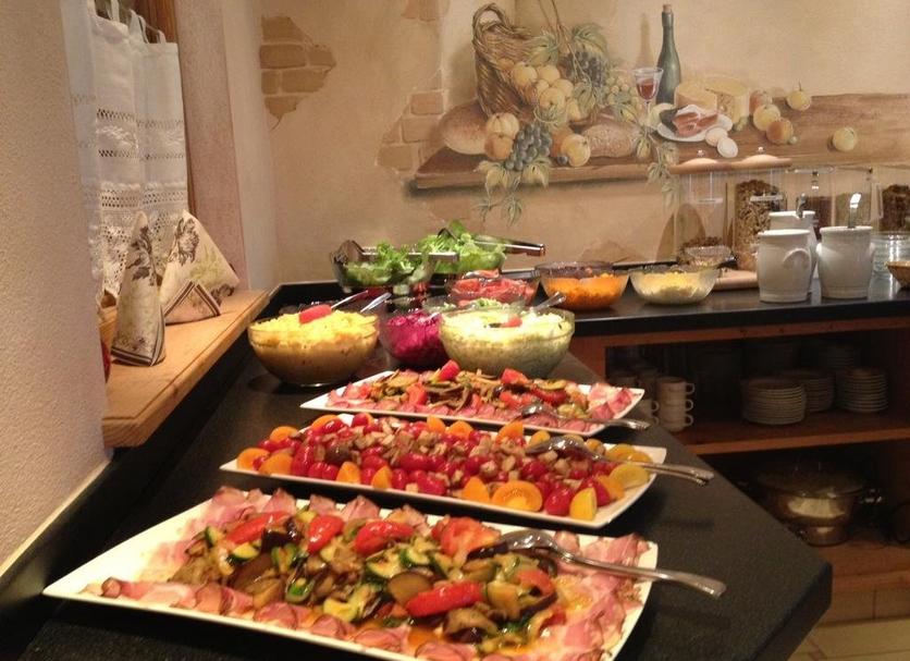Buffet Photo