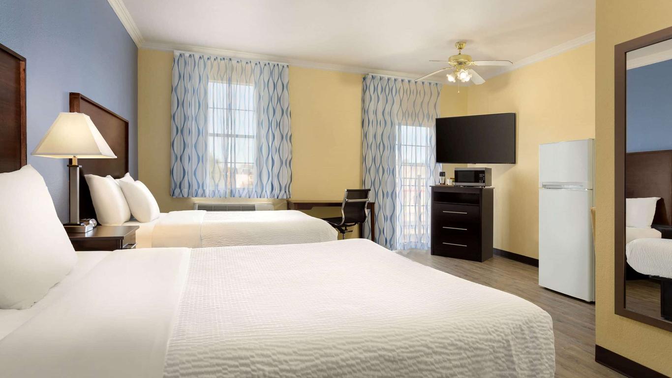 Days Inn & Suites By Wyndham Euless Dfw Airport South