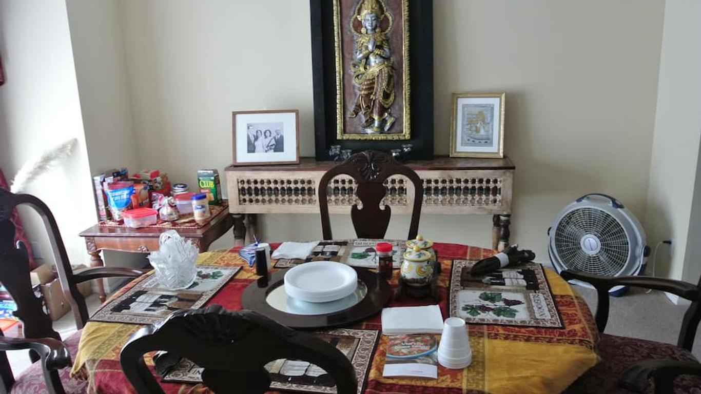 Bed And Breakfast In Hollywood Hills