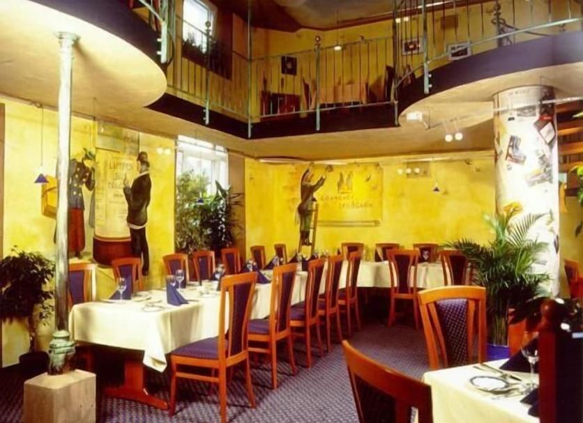 Restaurant Photo