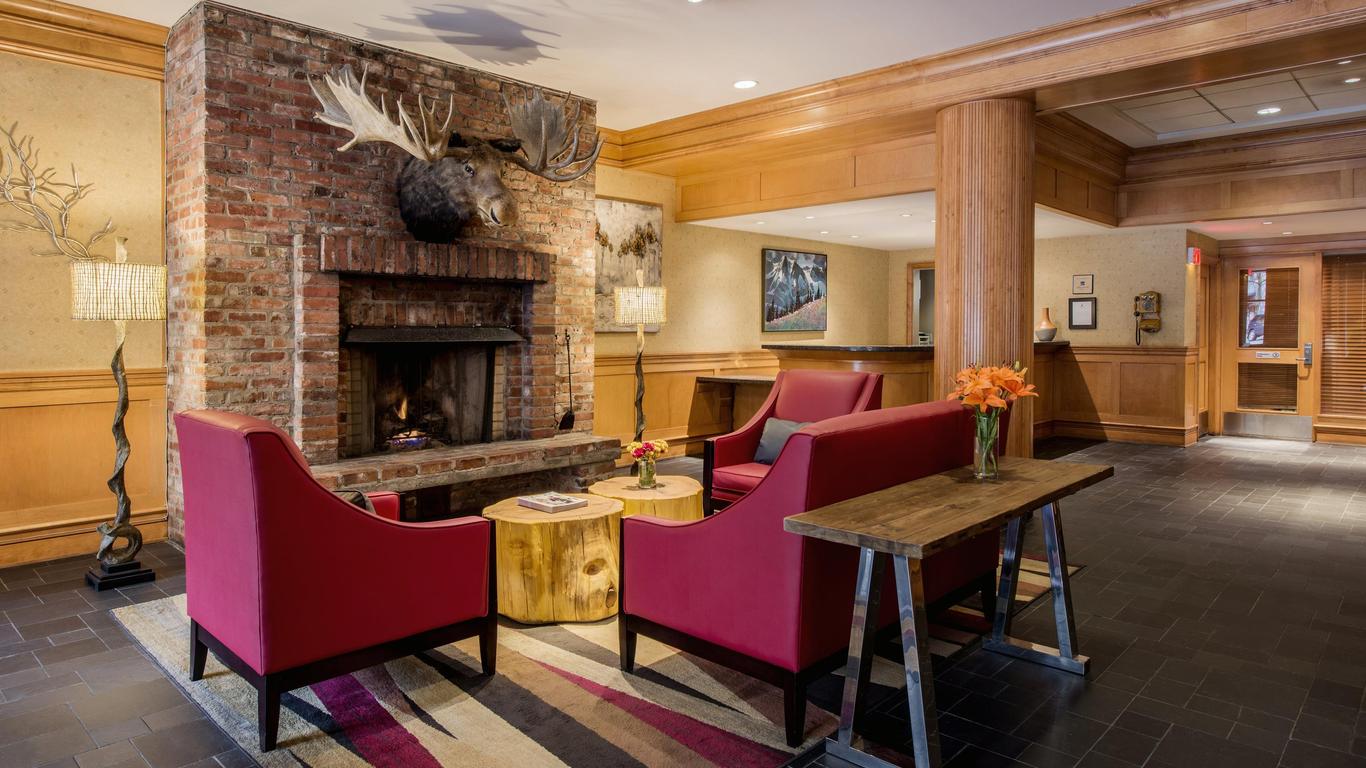 Whistler Village Inn And Suites