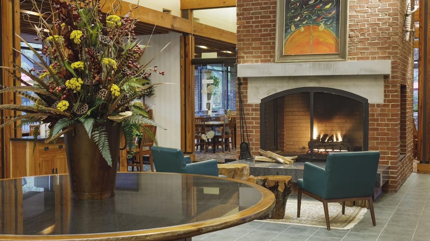 Williamsburg Woodlands Hotel - A Colonial Williamsburg Hotel