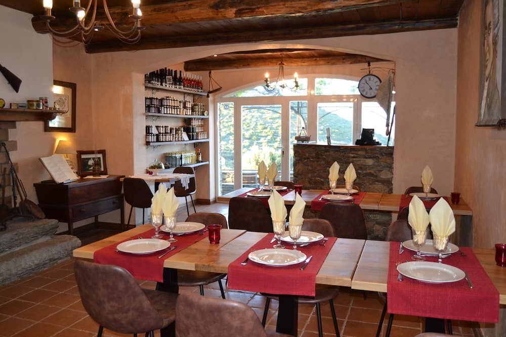 Dining room Photo