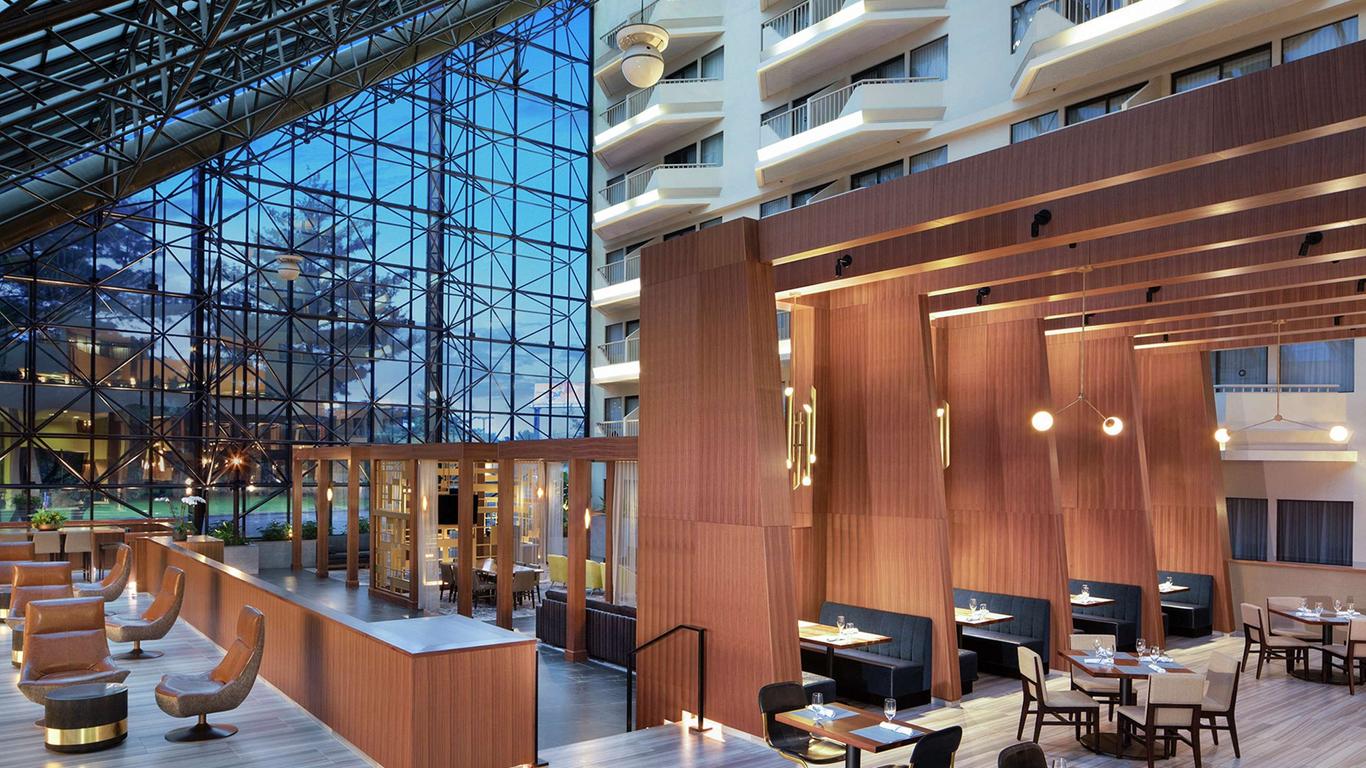 DoubleTree by Hilton Hotel Newark Airport