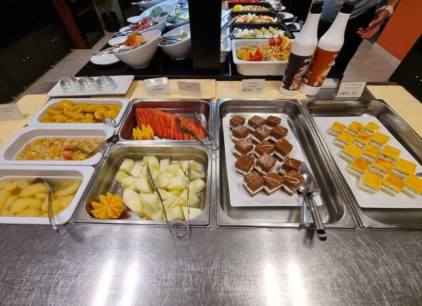 Buffet Photo