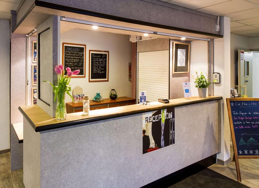 Front desk Photo