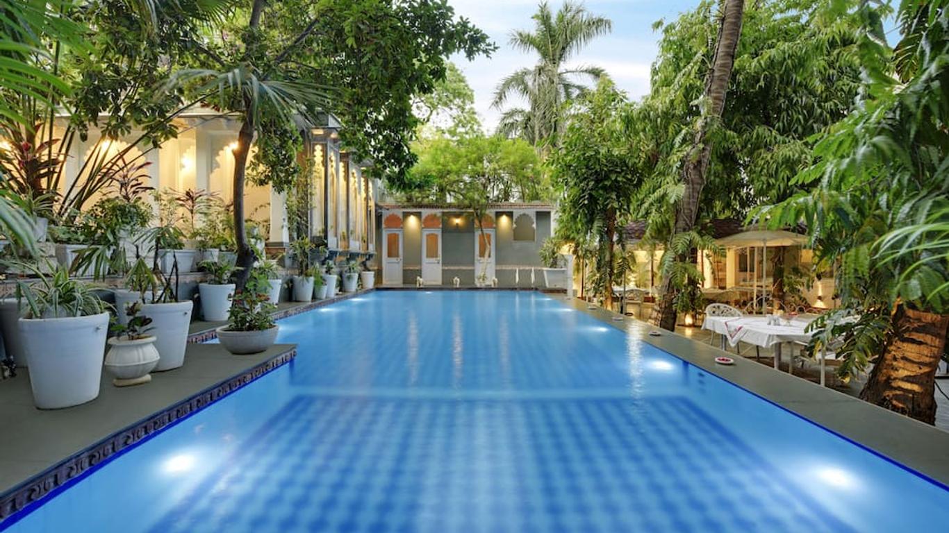Hotel Raj Palace