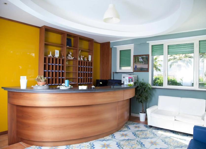 Front desk Photo