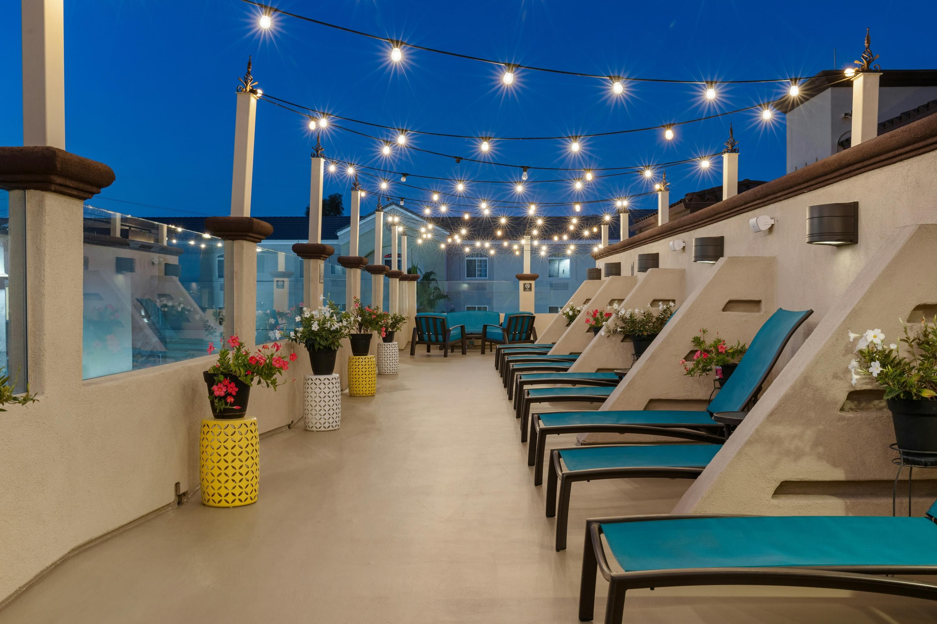 Peacock Suites C$ 144 (C̶$̶ ̶6̶9̶9̶). Anaheim Hotel Deals