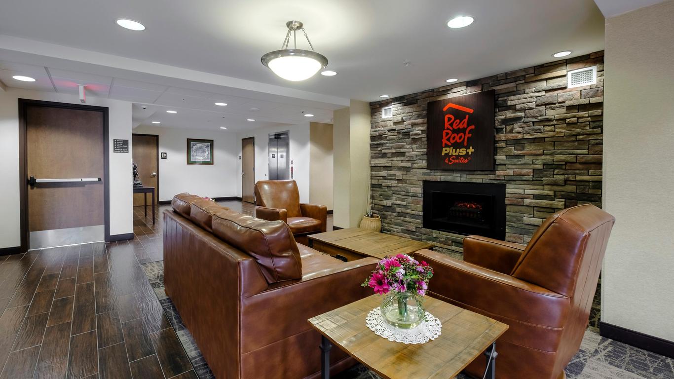 Red Roof Inn Plus+ & Suites Malone