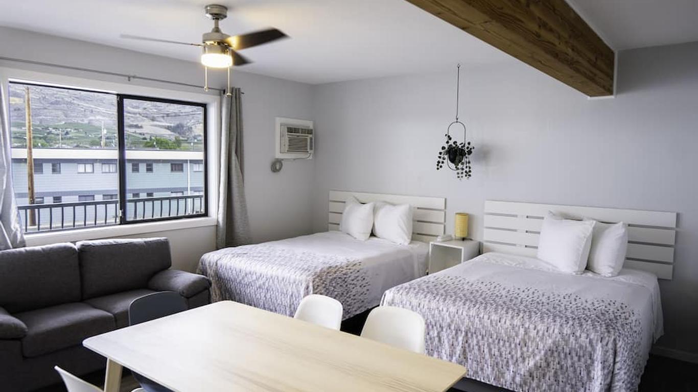 Poplars Motel on the lake