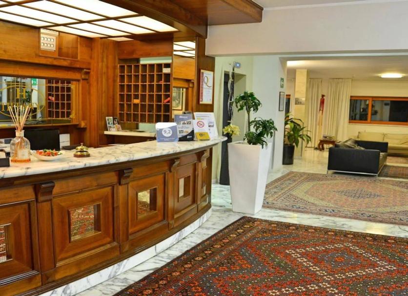 Front desk Photo