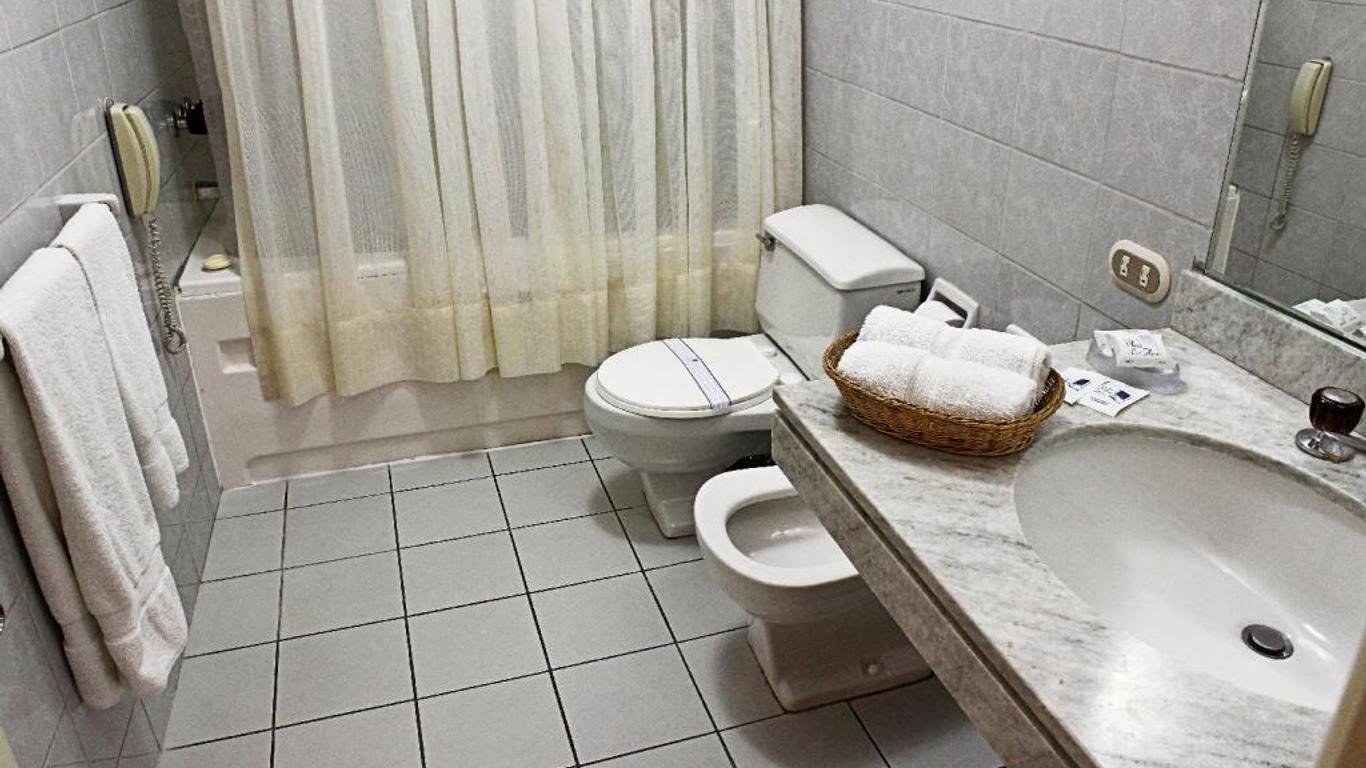 Suites Plaza Las Flores