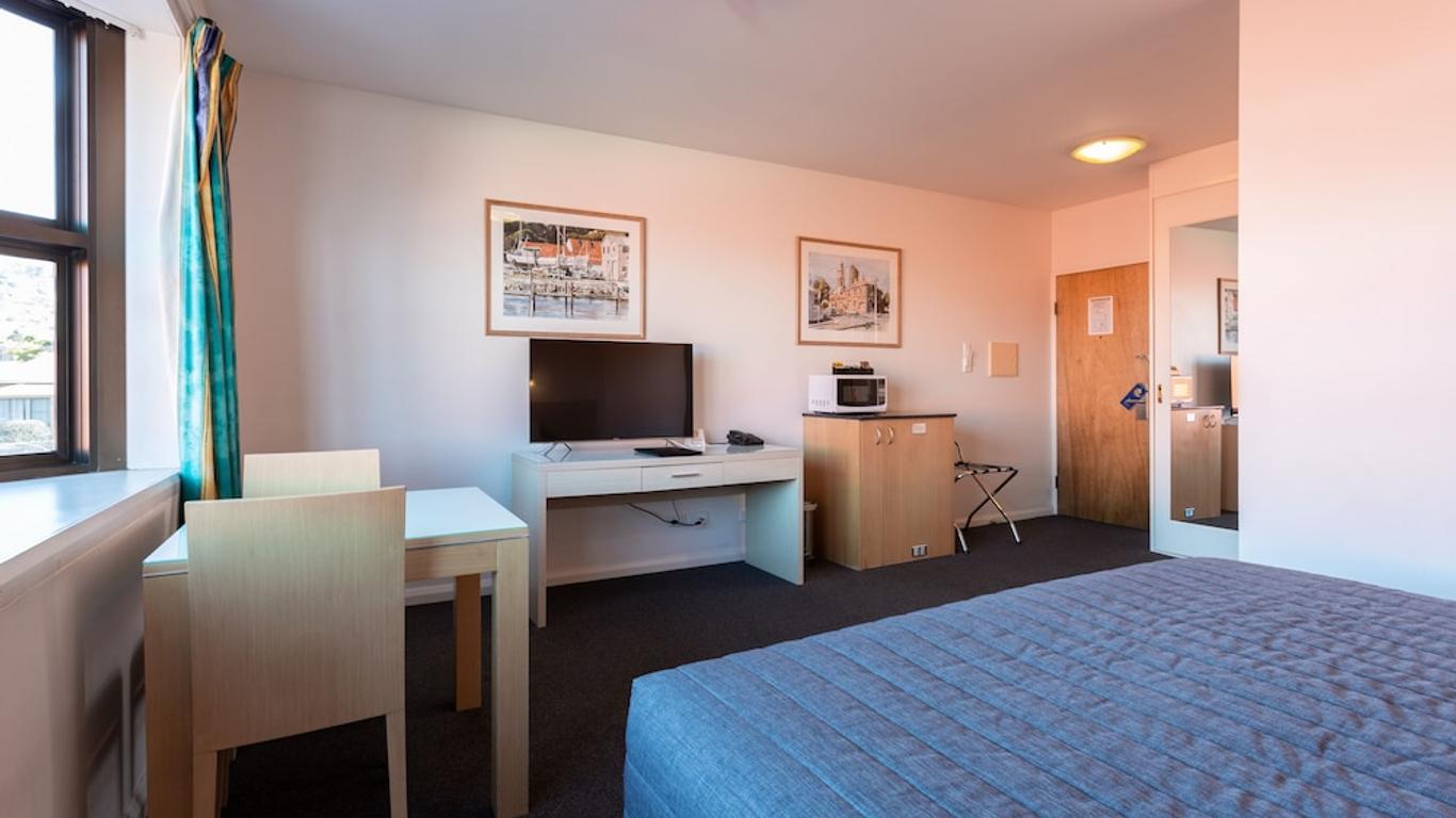 Mayfair Plaza Motel and Apartments