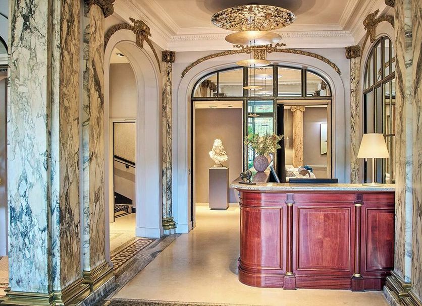 Front desk Photo
